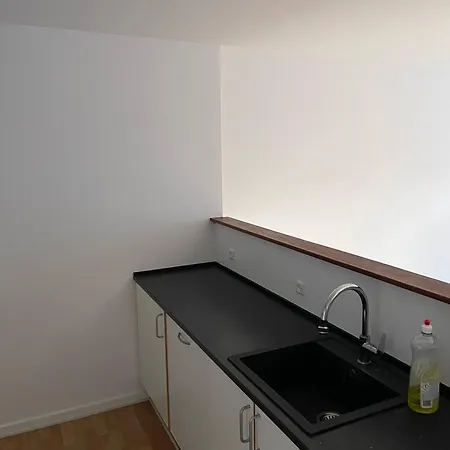 דירה Exclusive 1br - Newly Renovated *