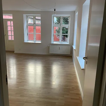 דירה Exclusive 1br - Newly Renovated *