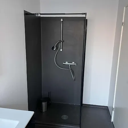 דירה Exclusive 1br - Newly Renovated